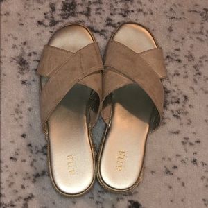 a.n.a. Platform wedges